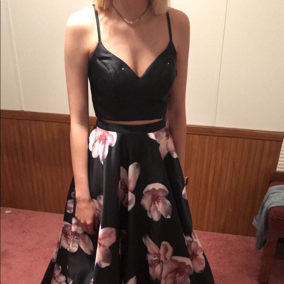 Prom dress - Picture 3 of 3